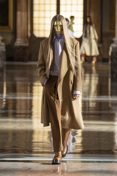 Look 38